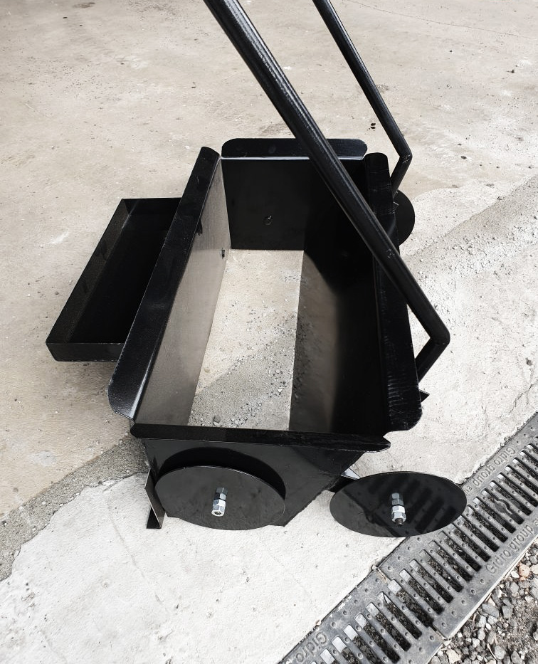 Машинка для нанесения смеси на основание